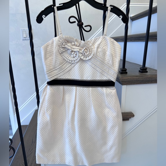 BCBGMaxAzria Dresses & Skirts - BCBGMAXAZRIA Strapless Cream Textured Dress | Size 8 | NWOT Optional Straps